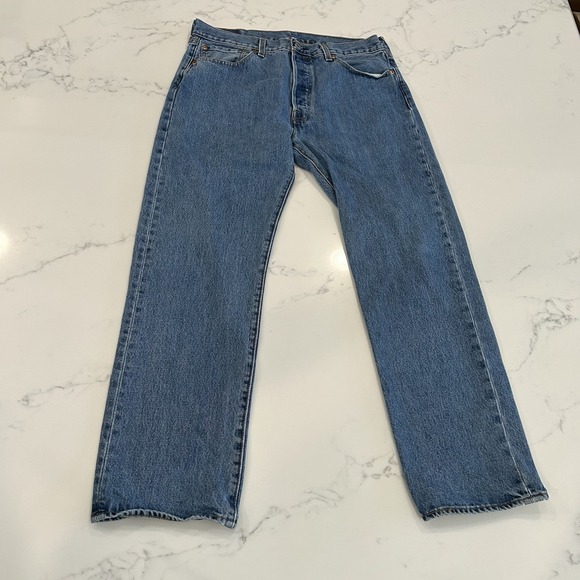 Levi's 501 Original Fit Jeans Men 34x30 Denim Button‎ Fly Straight Leg Classic - Picture 1 of 6